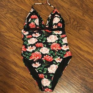 Cupshe brand new floral 1 piece bathing suit